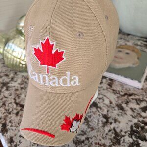 Ball cap beige Canada maple leaf